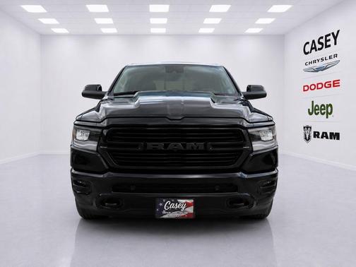 Diamond Black Crystal Pearlcoat 2019 RAM 1500 Laramie