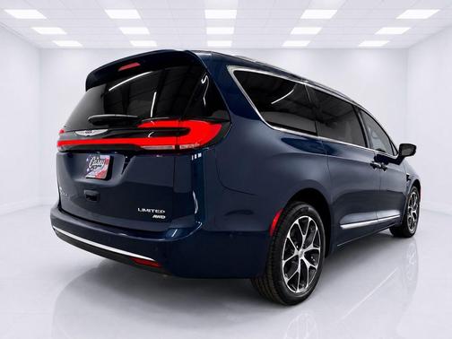 Fathom Blue Pearlcoat 2022 Chrysler Pacifica Limited