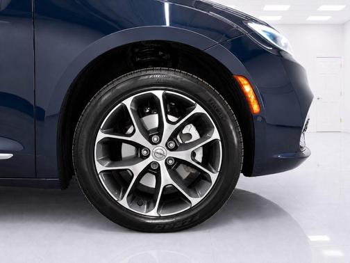 Fathom Blue Pearlcoat 2022 Chrysler Pacifica Limited
