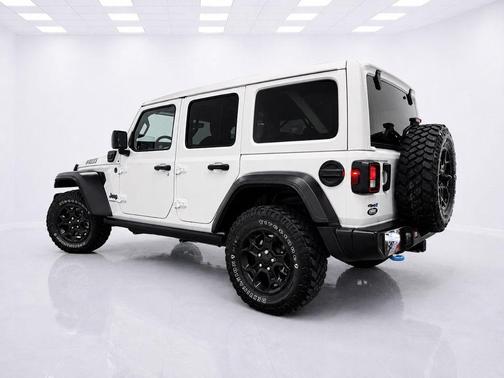 Bright White Clearcoat 2023 Jeep Wrangler Willys