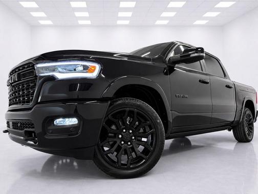 Diamond Black Crystal Pearlcoat 2025 RAM 1500 Limited