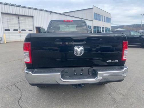 2024 RAM 3500 Tradesman Regular Cab 4x4 8' Box