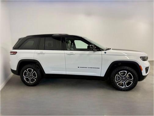 2023 Jeep Grand Cherokee 4xe Trailhawk