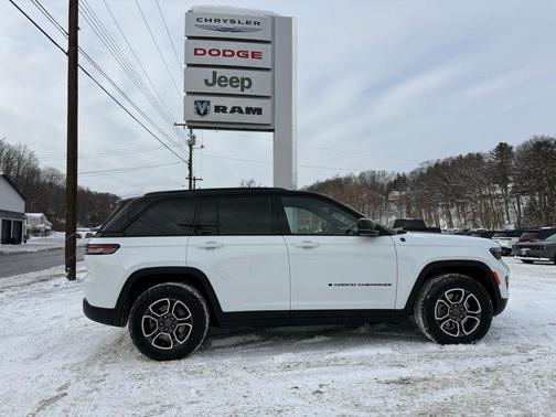 2023 Jeep Grand Cherokee 4xe Trailhawk