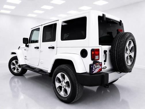 Bright White Clearcoat 2017 Jeep Wrangler Unlimited Sahara