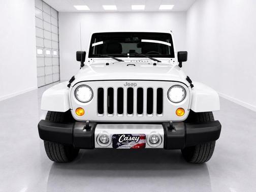 Bright White Clearcoat 2017 Jeep Wrangler Unlimited Sahara