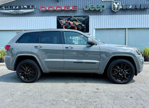 2022 Jeep Grand Cherokee Laredo
