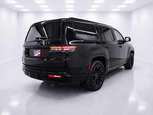 Diamond Black Crystal Pearlcoat 2022 Jeep Grand Wagoneer Series II Obsidian 4x4