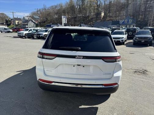 2025 Jeep Grand Cherokee Laredo