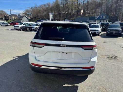 2025 Jeep Grand Cherokee Laredo
