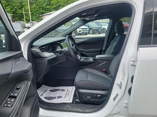 Bright White Clearcoat 2026 Jeep Cherokee Laredo 4x4