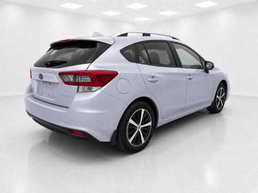 Ice Silver Metallic 2022 Subaru Impreza Premium