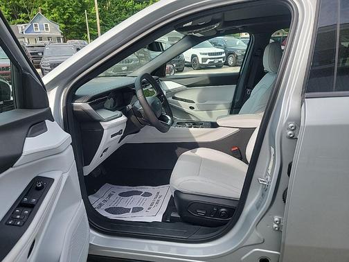 Silver Zynith Clearcoat 2026 Jeep Cherokee Limited