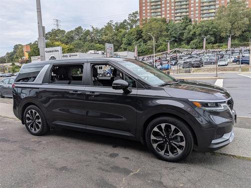 2024 Kia Carnival EX