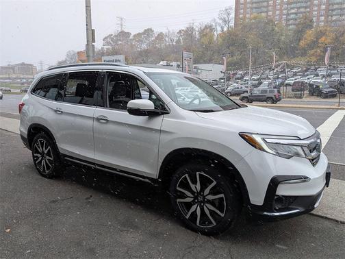 2022 Honda Pilot Touring 8-Passenger