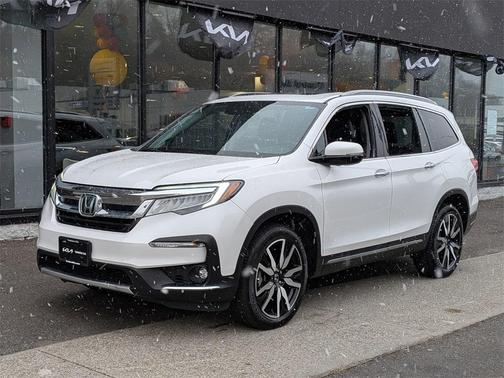 2022 Honda Pilot Touring 8-Passenger