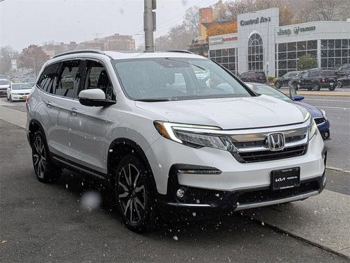 2022 Honda Pilot Touring 8-Passenger