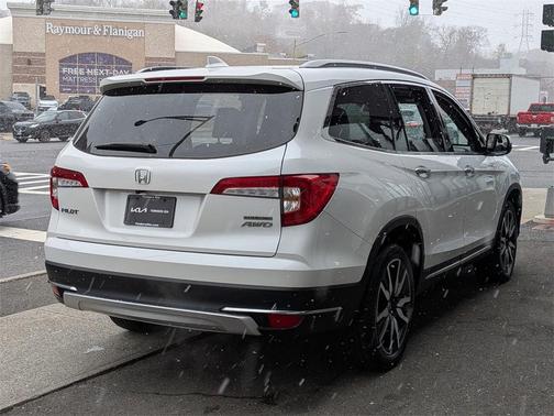 2022 Honda Pilot Touring 8-Passenger