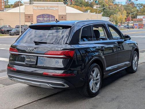 2024 Audi Q7 55 Premium Plus