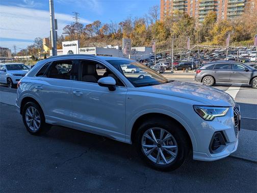 2024 Audi Q3 Premium 45 TFSI S line quattro Tiptronic