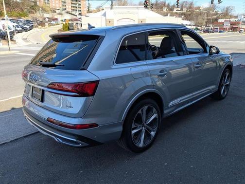 2023 Audi Q7 55 Premium Plus