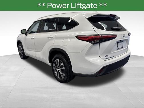 Wind Chill Pearl 2022 Toyota Highlander XLE