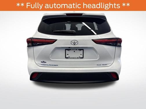 Wind Chill Pearl 2022 Toyota Highlander XLE