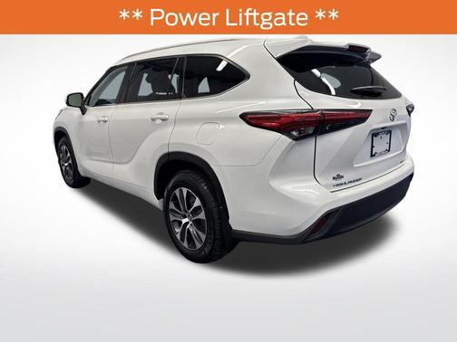 Wind Chill Pearl 2022 Toyota Highlander XLE