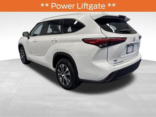 Wind Chill Pearl 2022 Toyota Highlander XLE