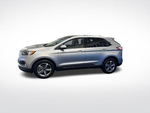 Silver Metallic 2022 Ford Edge SEL