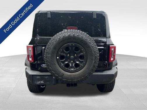 Shadow Black 2025 Ford Bronco Outer Banks
