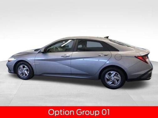 2024 Hyundai ELANTRA SE