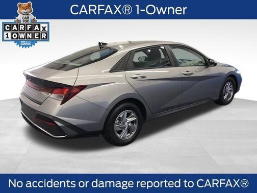 2024 Hyundai ELANTRA SE