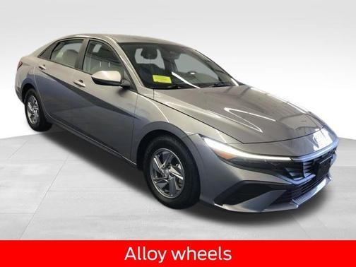 2024 Hyundai ELANTRA SE