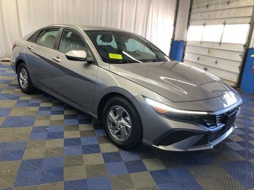 2024 Hyundai ELANTRA SE