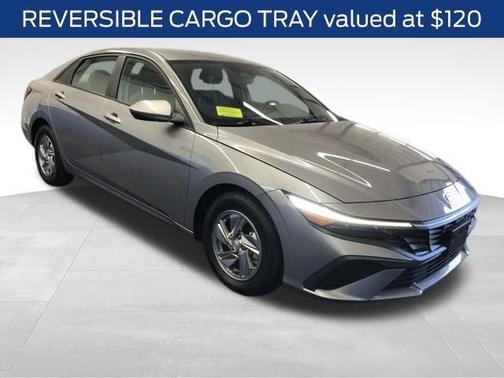 2024 Hyundai ELANTRA SE