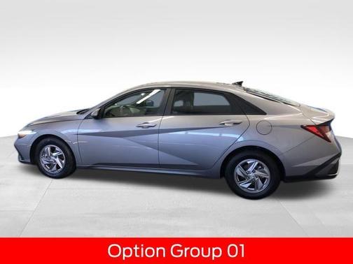 2024 Hyundai ELANTRA SE