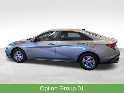 2024 Hyundai ELANTRA SE