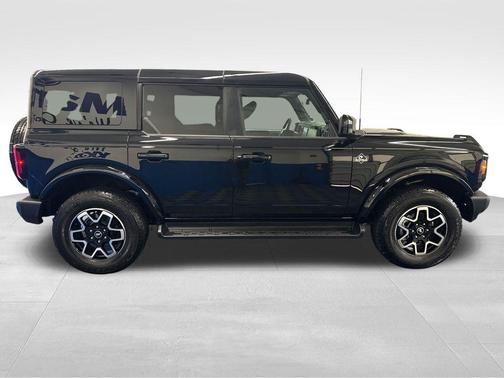 Shadow Black 2025 Ford Bronco Outer Banks