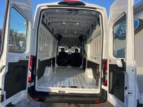 2023 Ford E-Transit Base