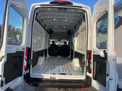 2023 Ford E-Transit Base