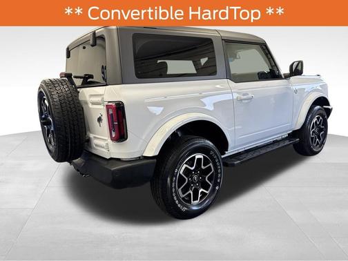 Oxford White 2023 Ford Bronco Outer Banks