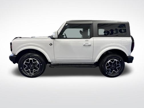 Oxford White 2023 Ford Bronco Outer Banks