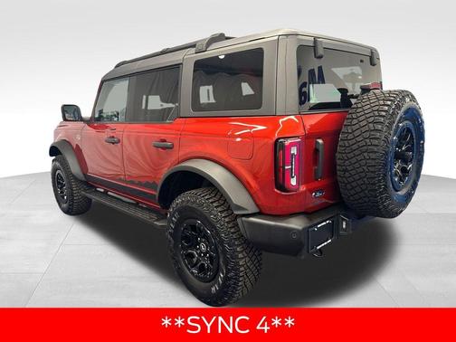 Hot Pepper Red Metallic Tinted Clearcoat 2023 Ford Bronco Wildtrak