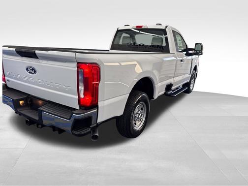 Oxford White 2027 Ford F-250 XL