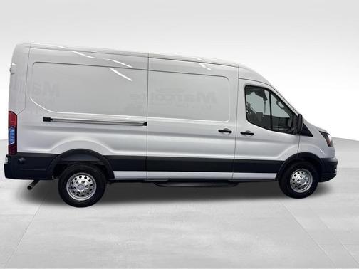 2026 Ford Transit-250 148 WB Medium Roof Cargo