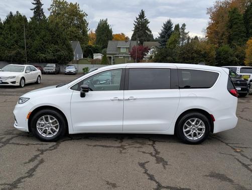 2024 Chrysler Pacifica Touring-L