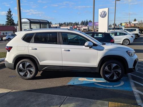 2025 Volkswagen Taos 1.5T SE
