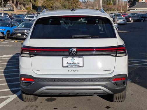 2025 Volkswagen Taos 1.5T SE