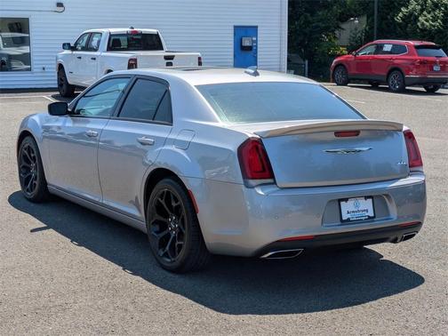 2018 Chrysler 300 S